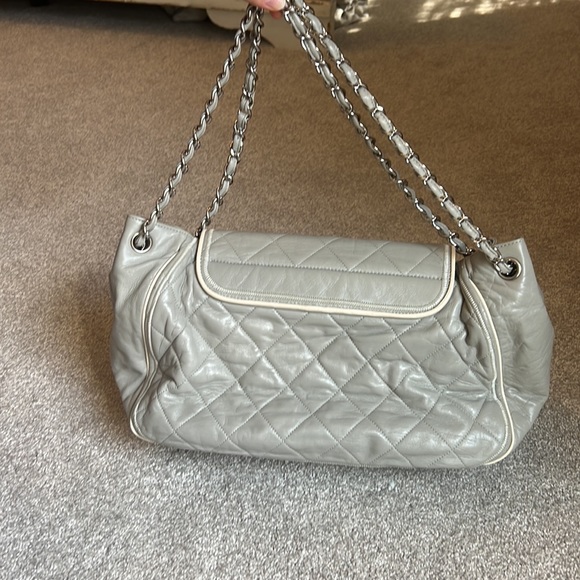 Classic and Authentic Grey Chanel Shoulder Tote - Picture 3 of 8
